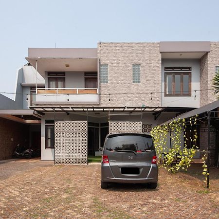 Reddoorz Plus Near Kelapa Dua Kebon Jeruk Yakarta Exterior foto