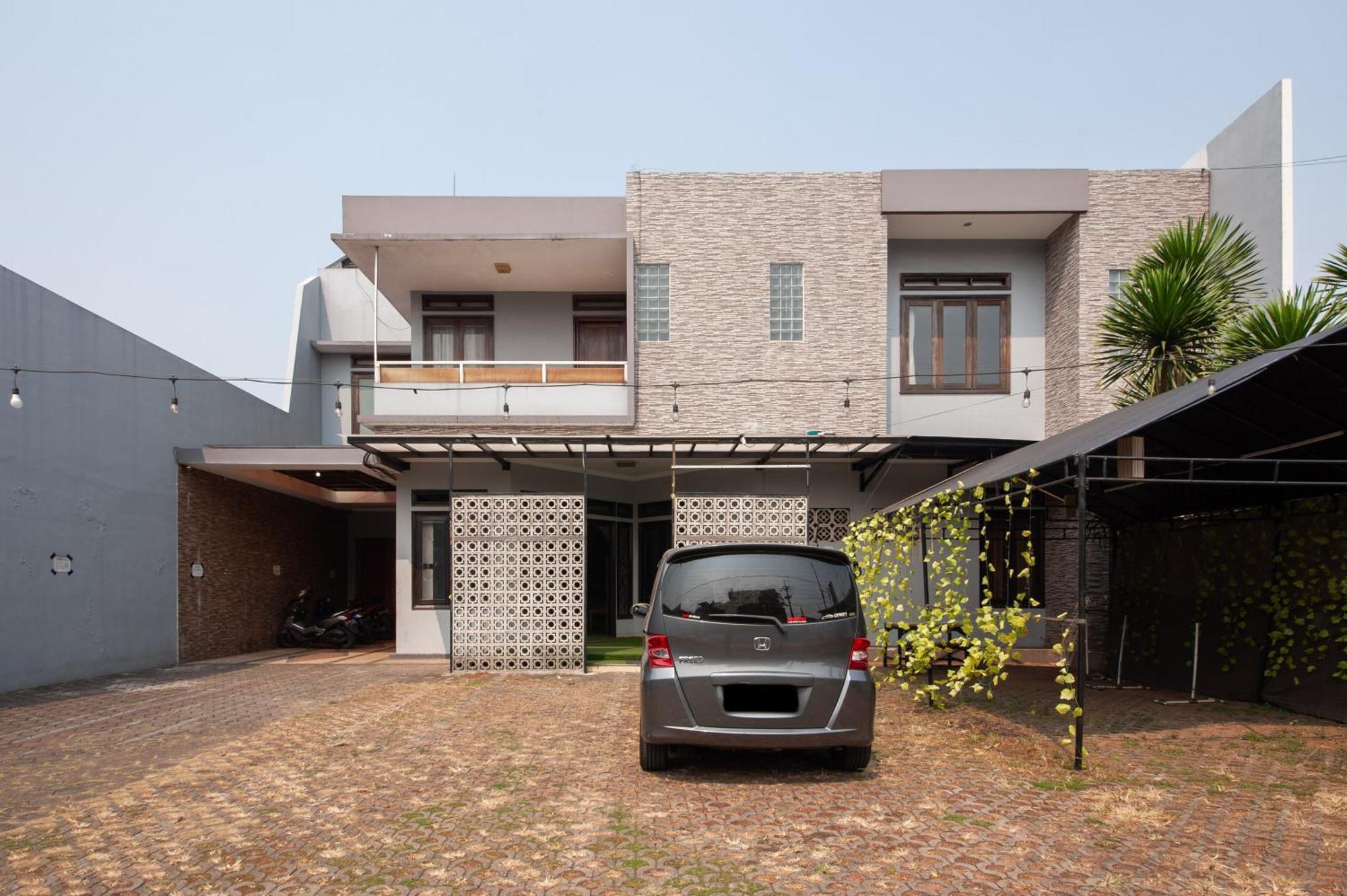 Reddoorz Plus Near Kelapa Dua Kebon Jeruk Yakarta Exterior foto