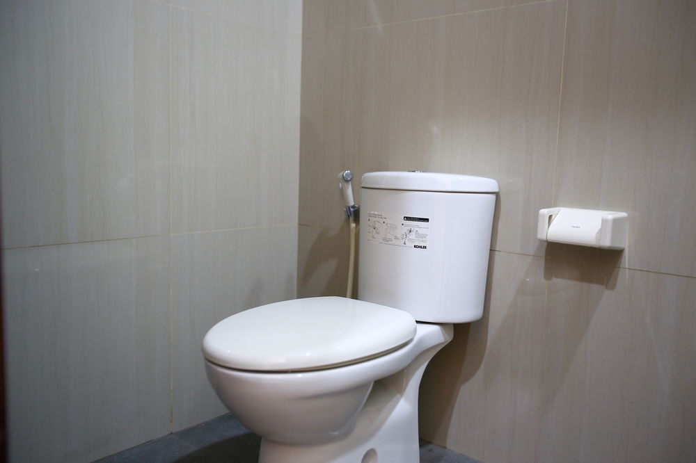Reddoorz Plus Near Kelapa Dua Kebon Jeruk Yakarta Exterior foto