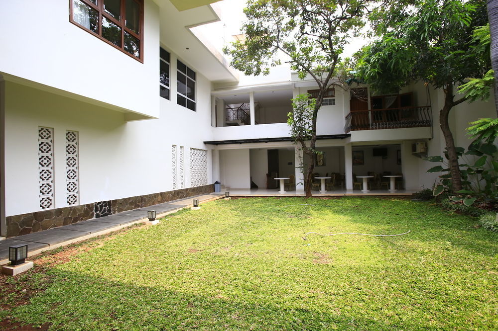 Reddoorz Plus Near Kelapa Dua Kebon Jeruk Yakarta Exterior foto