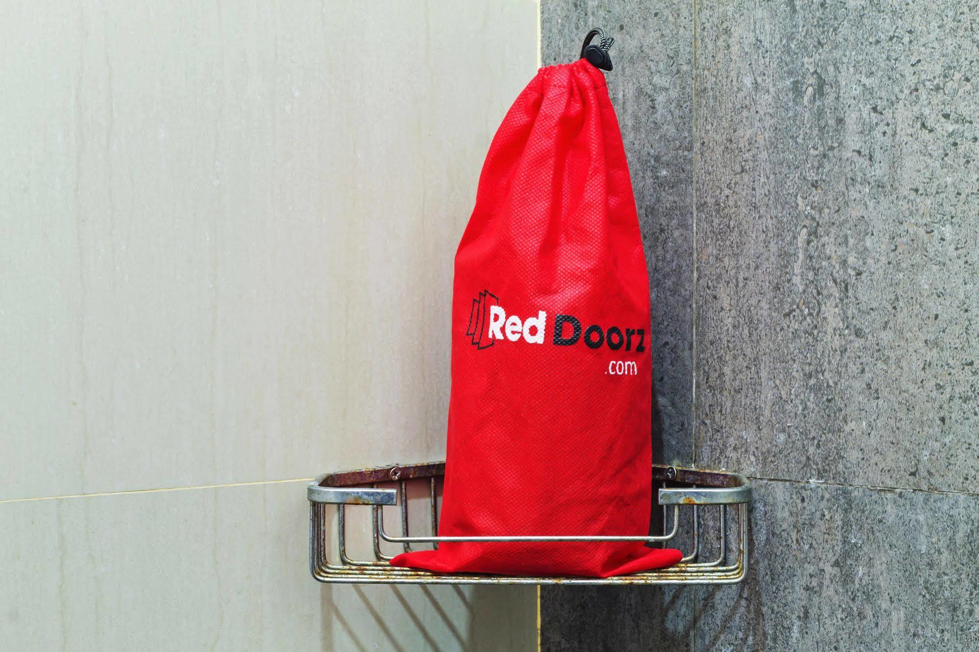 Reddoorz Plus Near Kelapa Dua Kebon Jeruk Yakarta Exterior foto